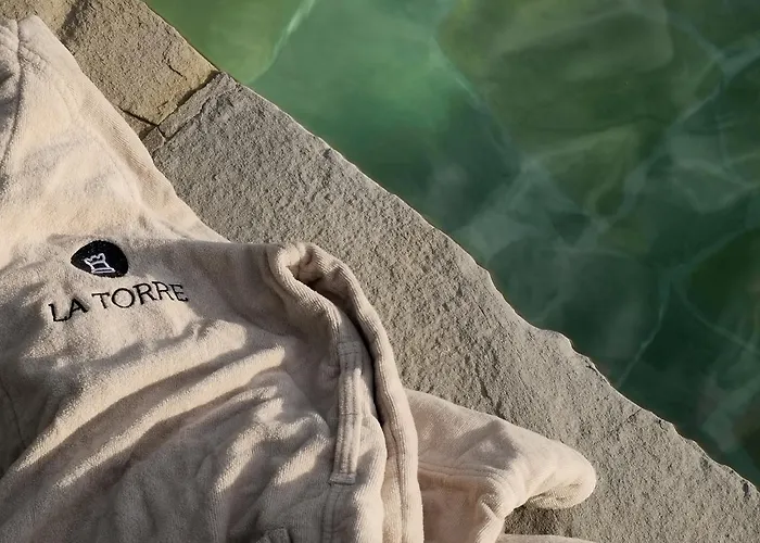 农家乐 黎莱斯拉托雷酒店 *